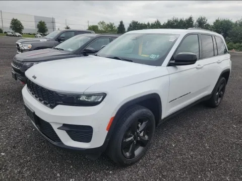 White 2023 Jeep Grand Cherokee Altitude for sale in Holland, MI