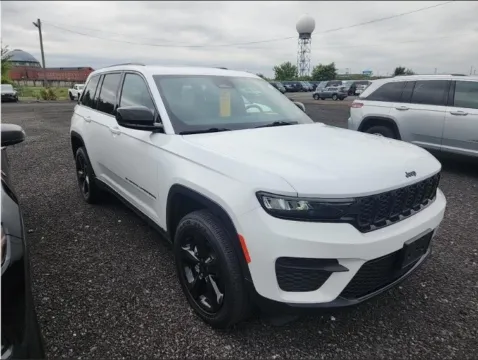 Photos of 2023 Jeep Grand Cherokee Altitude for sale in Holland, MI at Zeigler Kia of Holland