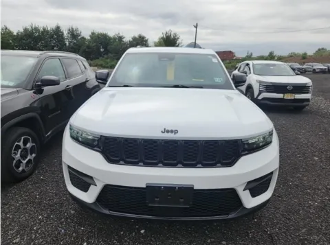 More photos of 2023 Jeep Grand Cherokee Altitude at Zeigler Kia of Holland, MI