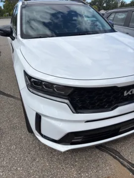White 2023 Kia Sorento SX for sale in Holland, MI