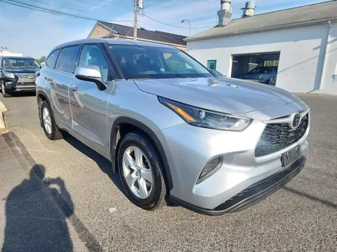 Another view of 2022 Toyota Highlander L for sale in Holland, MI at Zeigler Kia of Holland