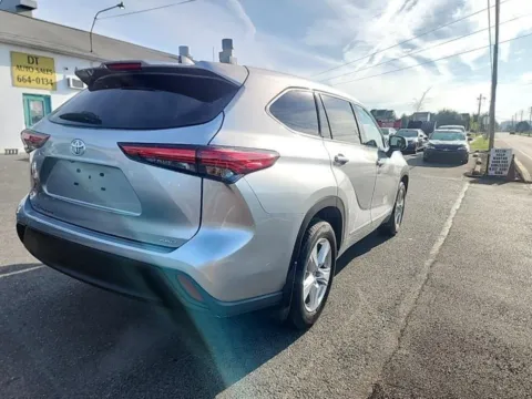 More photos of 2022 Toyota Highlander L at Zeigler Kia of Holland, MI