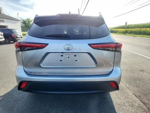 More photos of 2022 Toyota Highlander L at Zeigler Kia of Holland, MI