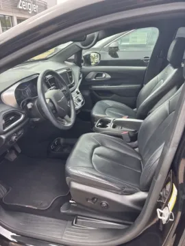 Photos of 2018 Chrysler Pacifica Touring L for sale in Holland, MI at Zeigler Kia of Holland