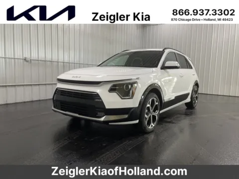 White 2024 Kia Niro EX Touring for sale in Holland, MI