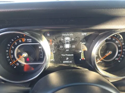 More photos of 2022 Jeep Gladiator Altitude at Zeigler Kia of Holland, MI
