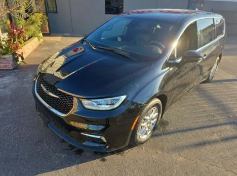 Black 2025 Chrysler Pacifica Select for sale in Holland, MI
