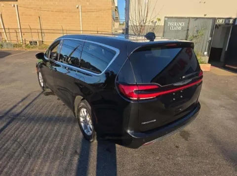 Another view of 2025 Chrysler Pacifica Select for sale in Holland, MI at Zeigler Kia of Holland