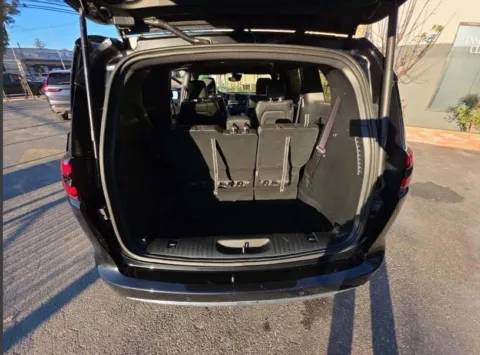 More photos of 2025 Chrysler Pacifica Select at Zeigler Kia of Holland, MI