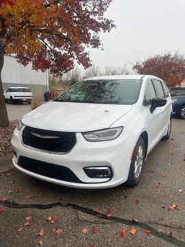 White 2024 Chrysler Pacifica Touring L for sale in Holland, MI