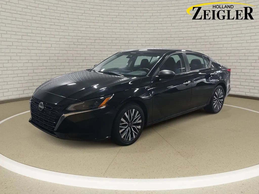 Black 2024 Nissan Altima 2.5 SV for sale in Holland, MI