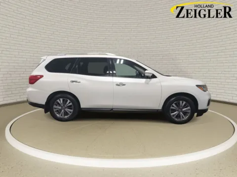 More photos of 2019 Nissan Pathfinder SL at Zeigler Nissan of Holland, MI