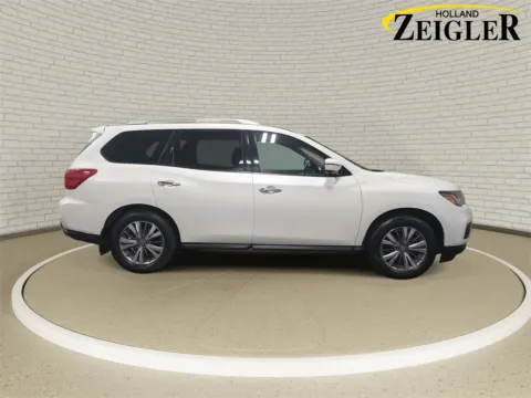 More photos of 2019 Nissan Pathfinder SL at Zeigler Nissan of Holland, MI