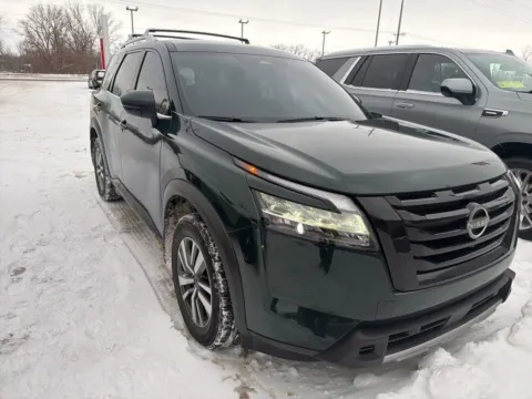 Black 2024 Nissan Pathfinder SL for sale in Holland, MI