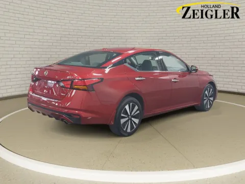 More photos of 2020 Nissan Altima 2.5 SV at Zeigler Nissan of Holland, MI
