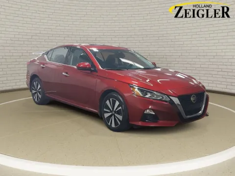 Another view of 2020 Nissan Altima 2.5 SV for sale in Holland, MI at Zeigler Nissan of Holland