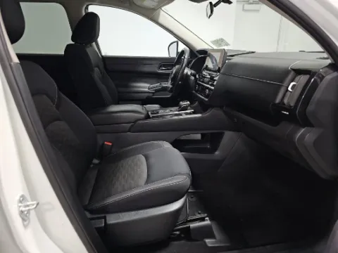 White 2023 Nissan Pathfinder SV for sale in Holland, MI