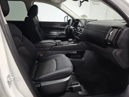 White 2023 Nissan Pathfinder SV for sale in Holland, MI