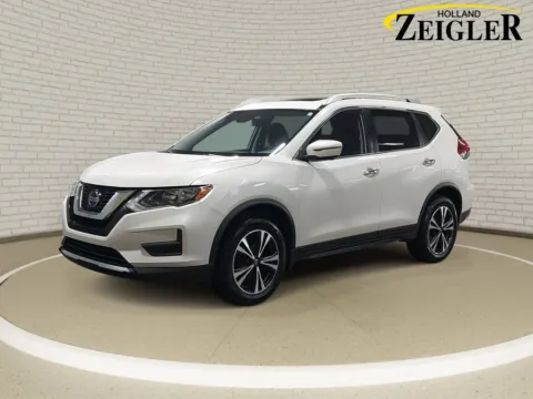 White 2019 Nissan Rogue SV for sale in Holland, MI