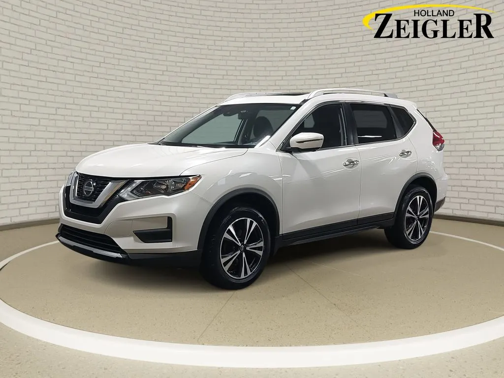 White 2019 Nissan Rogue SV for sale in Holland, MI