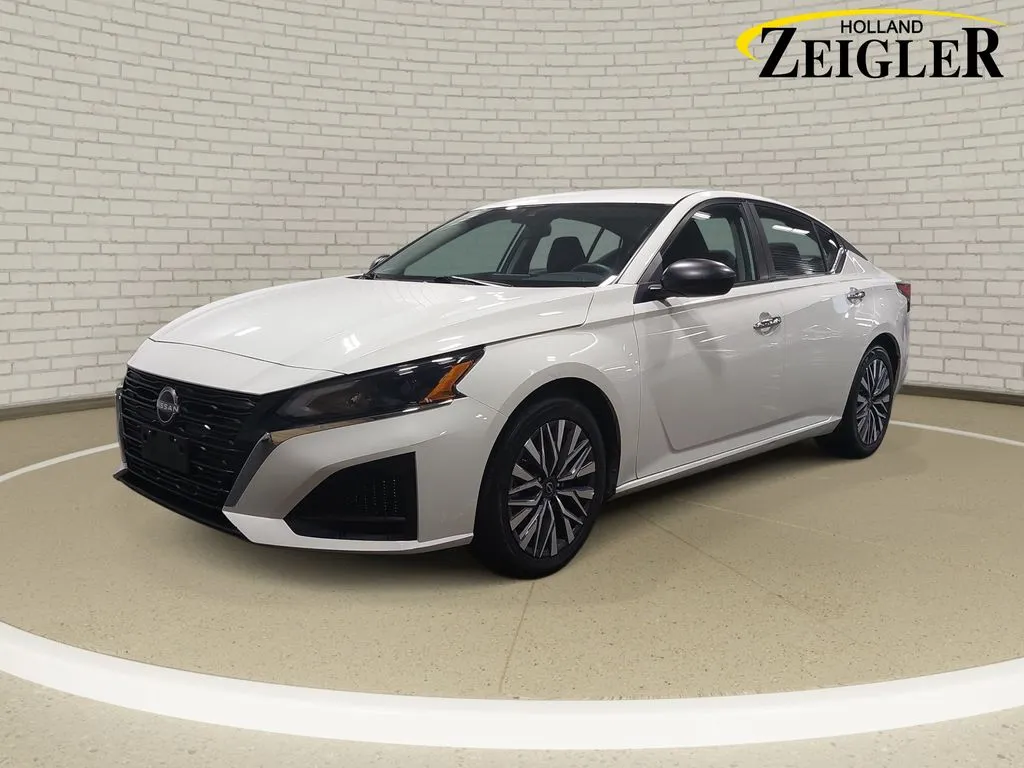 White 2025 Nissan Altima 2.5 SV for sale in Holland, MI