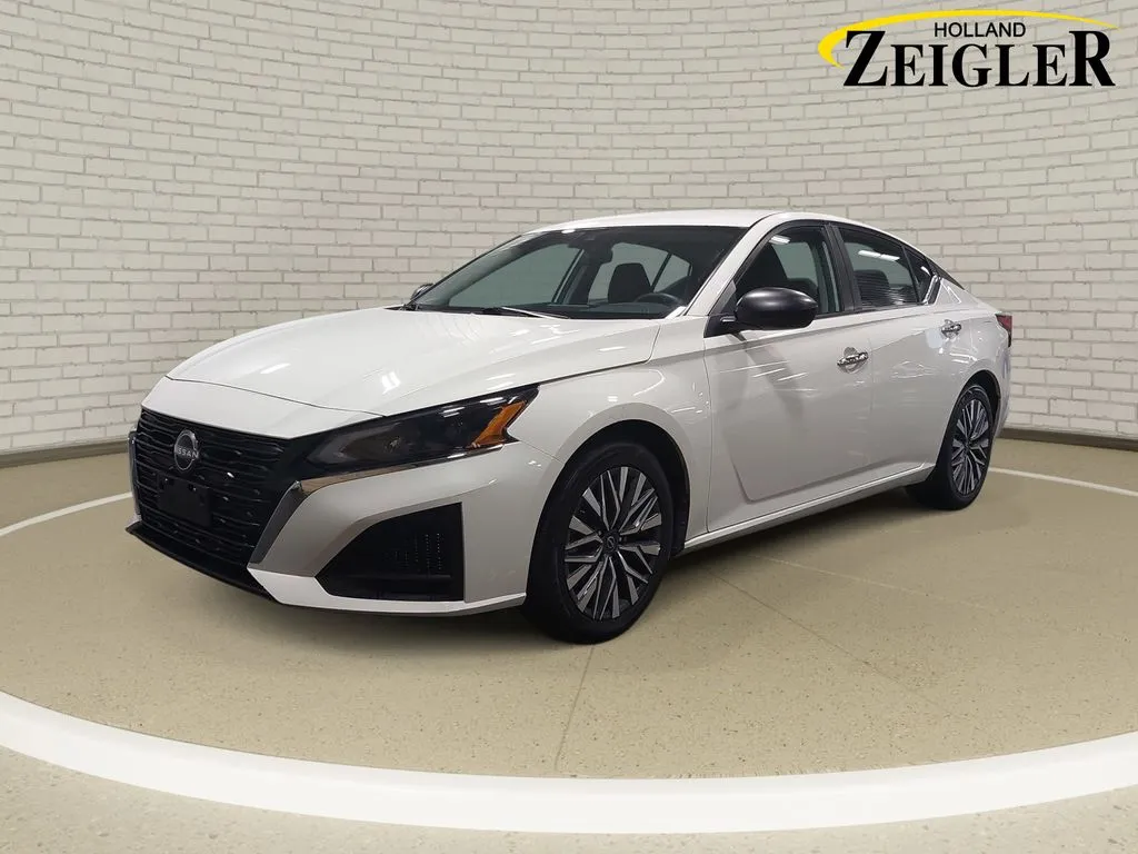 White 2025 Nissan Altima 2.5 SV for sale in Holland, MI