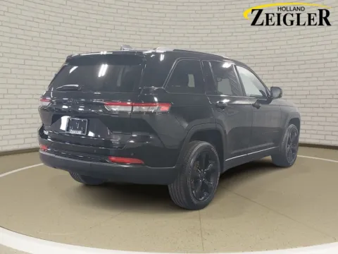 More photos of 2023 Jeep Grand Cherokee Altitude X at Zeigler Nissan of Holland, MI