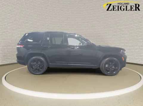 More photos of 2023 Jeep Grand Cherokee Altitude X at Zeigler Nissan of Holland, MI
