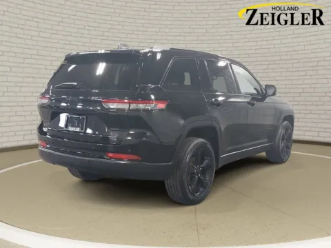 More photos of 2023 Jeep Grand Cherokee Altitude X at Zeigler Nissan of Holland, MI