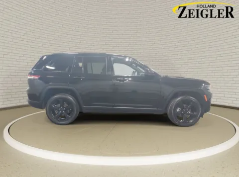More photos of 2023 Jeep Grand Cherokee Altitude X at Zeigler Nissan of Holland, MI