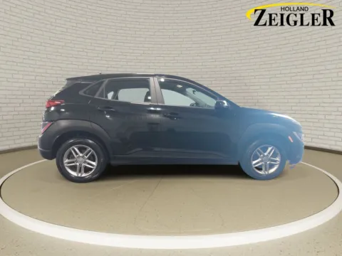 More photos of 2022 Hyundai Kona SE at Zeigler Nissan of Holland, MI