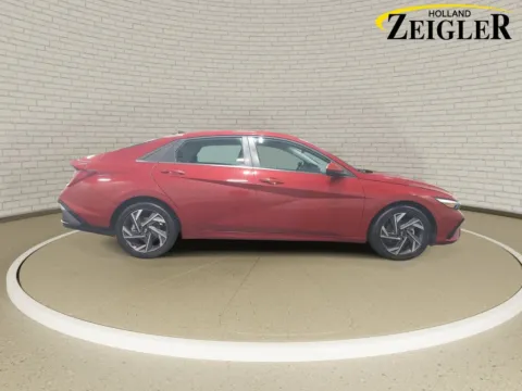 More photos of 2025 Hyundai Elantra SEL Convenience at Zeigler Nissan of Holland, MI