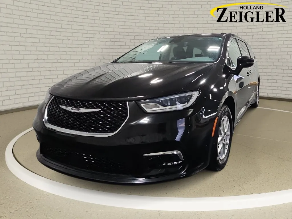 Black 2024 Chrysler Pacifica Touring L for sale in Holland, MI