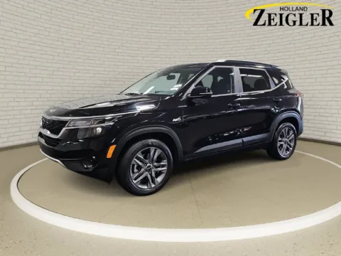 Black 2023 Kia Seltos S for sale in Holland, MI