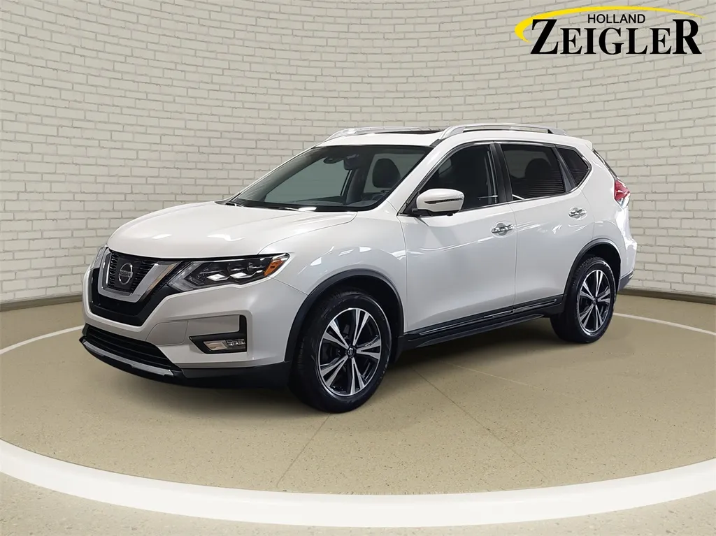 White 2017 Nissan Rogue SL for sale in Holland, MI