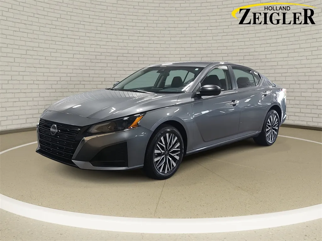 Gray 2024 Nissan Altima 2.5 SV for sale in Holland, MI