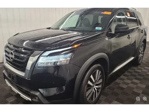Black 2022 Nissan Pathfinder Platinum for sale in Holland, MI