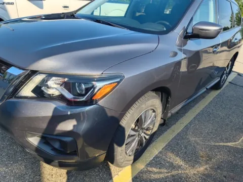 Gray 2019 Nissan Pathfinder S for sale in Holland, MI