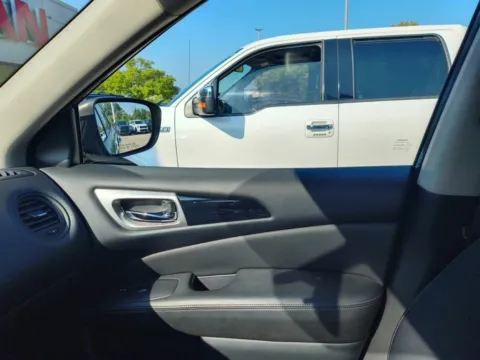 More photos of 2019 Nissan Pathfinder S at Zeigler Nissan of Holland, MI