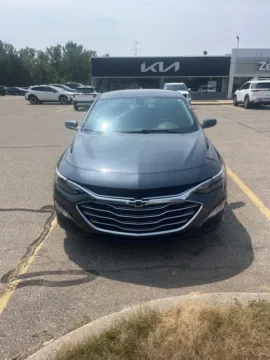Gray 2019 Chevrolet Malibu LT for sale in Holland, MI