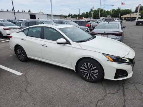 More photos of 2023 Nissan Altima 2.5 SV at Zeigler Nissan of Holland, MI