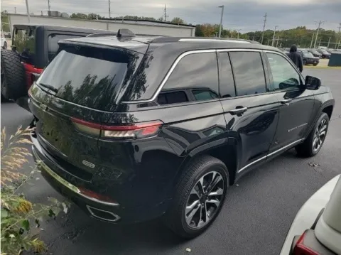 Another view of 2024 Nissan Murano SV for sale in Holland, MI at Zeigler Nissan of Holland