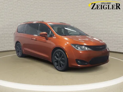 Another view of 2018 Chrysler Pacifica Touring L for sale in Holland, MI at Zeigler Nissan of Holland