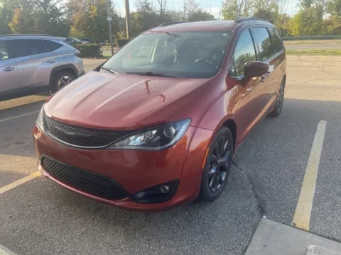Unknown 2018 Chrysler Pacifica Touring L for sale in Holland, MI