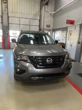 Gray 2018 Nissan Pathfinder SL for sale in Holland, MI
