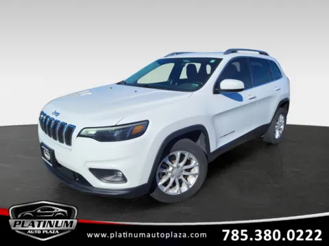 White 2019 Jeep Cherokee Latitude for sale in Topeka, KS