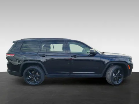 More photos of 2023 Jeep Grand Cherokee L Altitude at Platinum Auto Plaza, KS