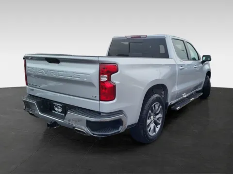 Another view of 2020 Chevrolet Silverado 1500 LT for sale in Topeka, KS at Platinum Auto Plaza
