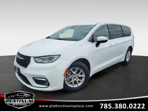 White 2023 Chrysler Pacifica Touring L for sale in Topeka, KS