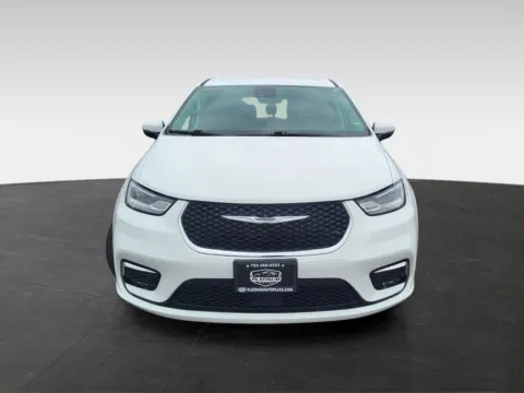 Photos of 2023 Chrysler Pacifica Touring L for sale in Topeka, KS at Platinum Auto Plaza